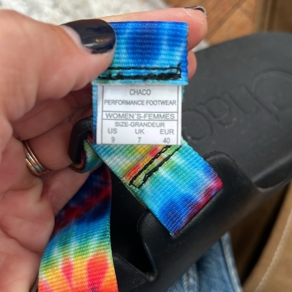 Chaco rainbow flip flops - Picture 3 of 3